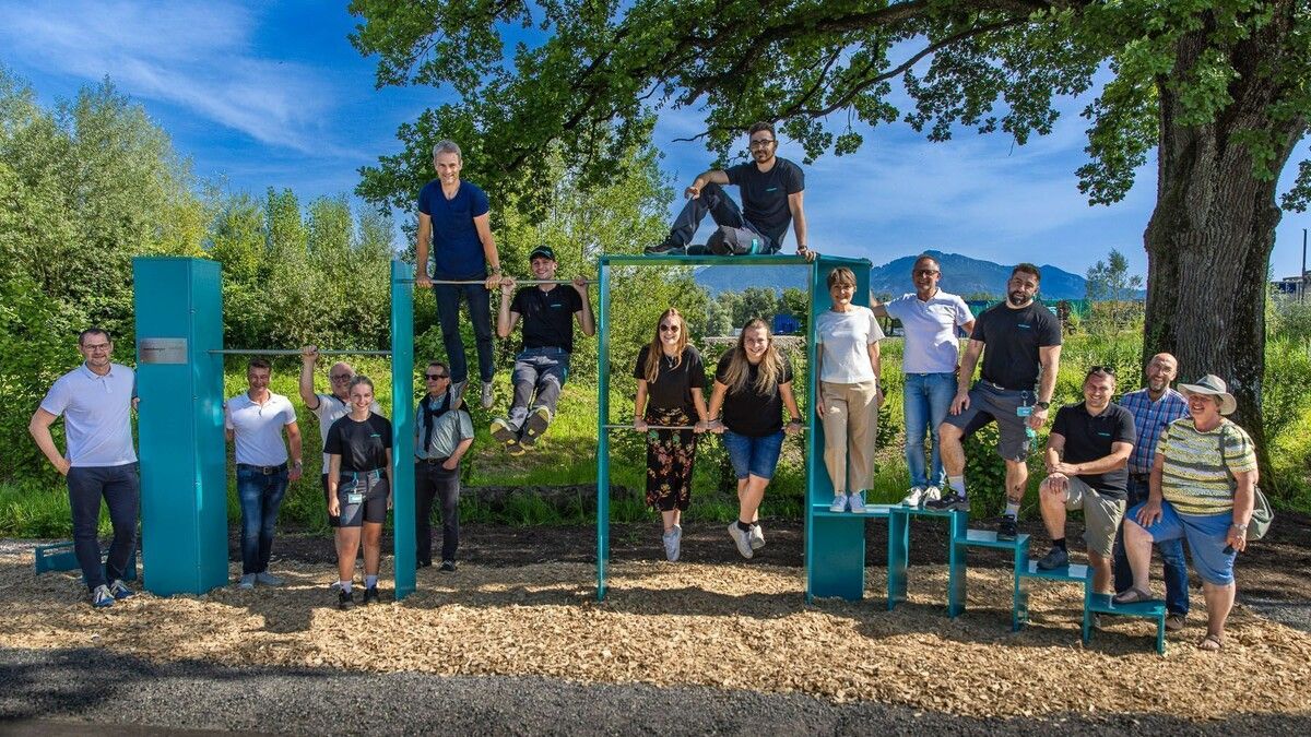 Im Juli 2024 präsentierten die Lehrlinge der Firma Meusburger ihr Fitnessgerät im Uferbereich des Baches.⇒FA