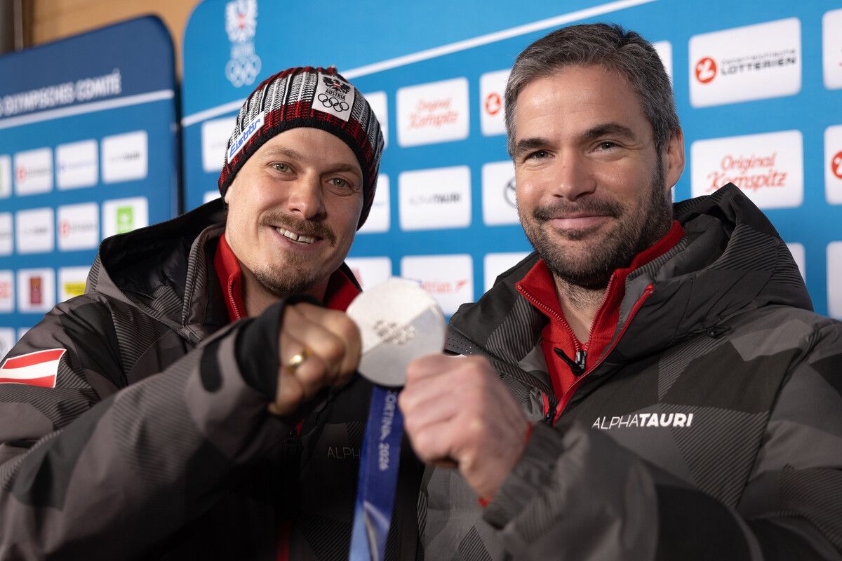 In Cortina holte Manuel Feller gemeinsam mit Vincent Kriechmayr noch Silber, nun muss der Technikspezialist seine Saison vorzeitig wegen Verletzungsproblemen beenden.⇒apa