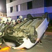 Pkw überschlug sich und landete auf dem Dach