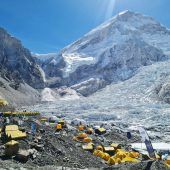 Routen auf  Everest werden repariert