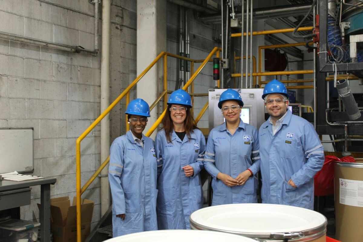 Juliane Hefel bei einem Besuch der PPG-Produktionsstätte in San Juan del Rio, Mexiko.⇒PPG