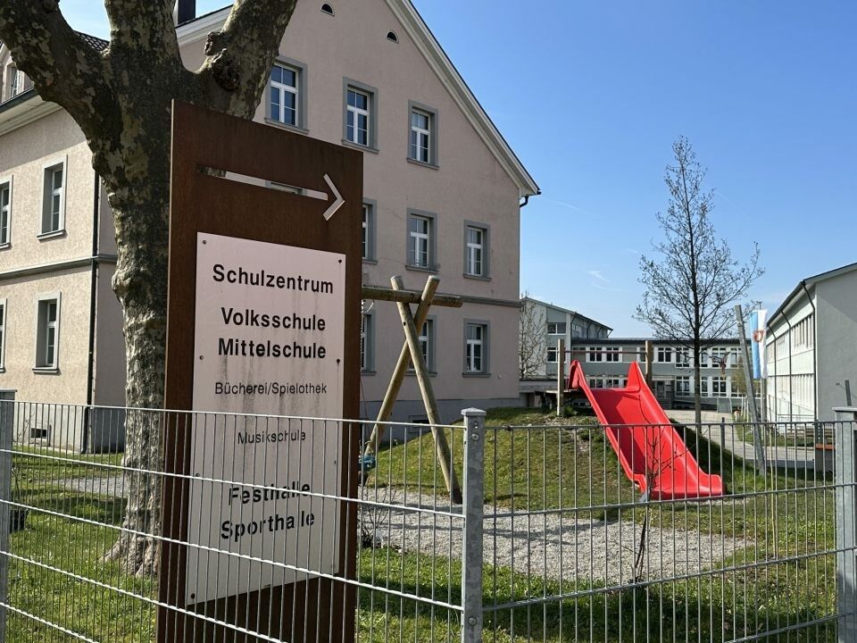 Kinder wurden am Schulweg von einem Mann angesprochen. ⇒VOL.AT/Mayer