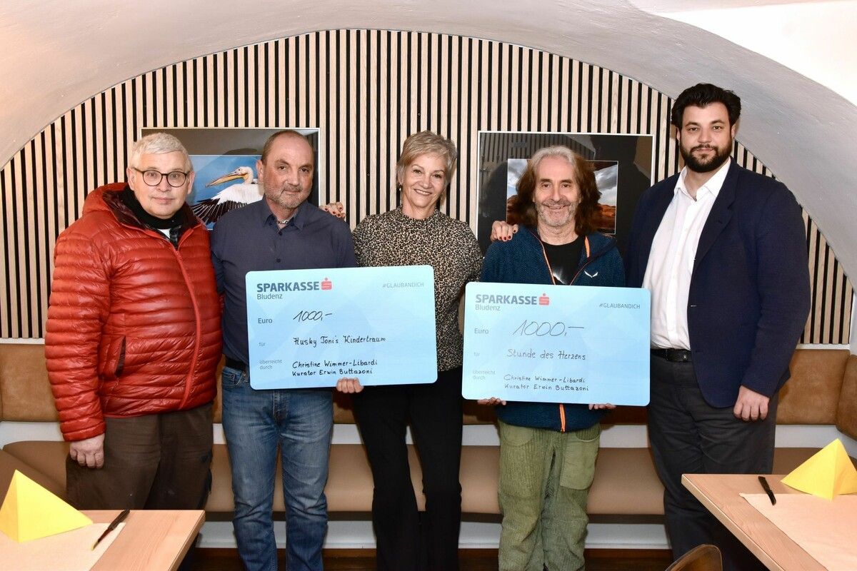 Kurator Erwin Buttazoni, Anton Kuttner („Husky Tonis Kindertraum“), Christine Wimmer-Libardi, Joe Fritsche („Stunde des Herzens“) und Kulturstadtrat Cenk Dogan. ⇒Gerhard Scopoli