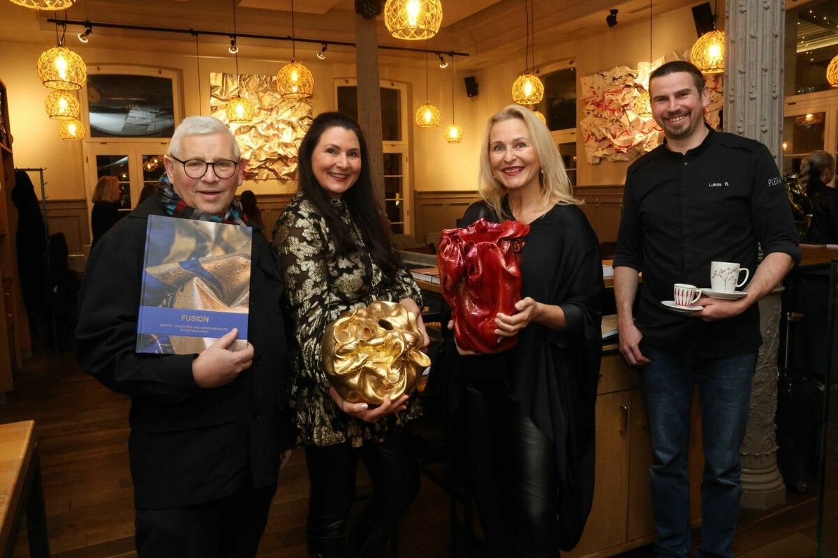 Kurator Erwin Buttazoni, Franziska und Mercedes Welte, Gastronom Lukas Buttazoni.⇒Arno Meusburger