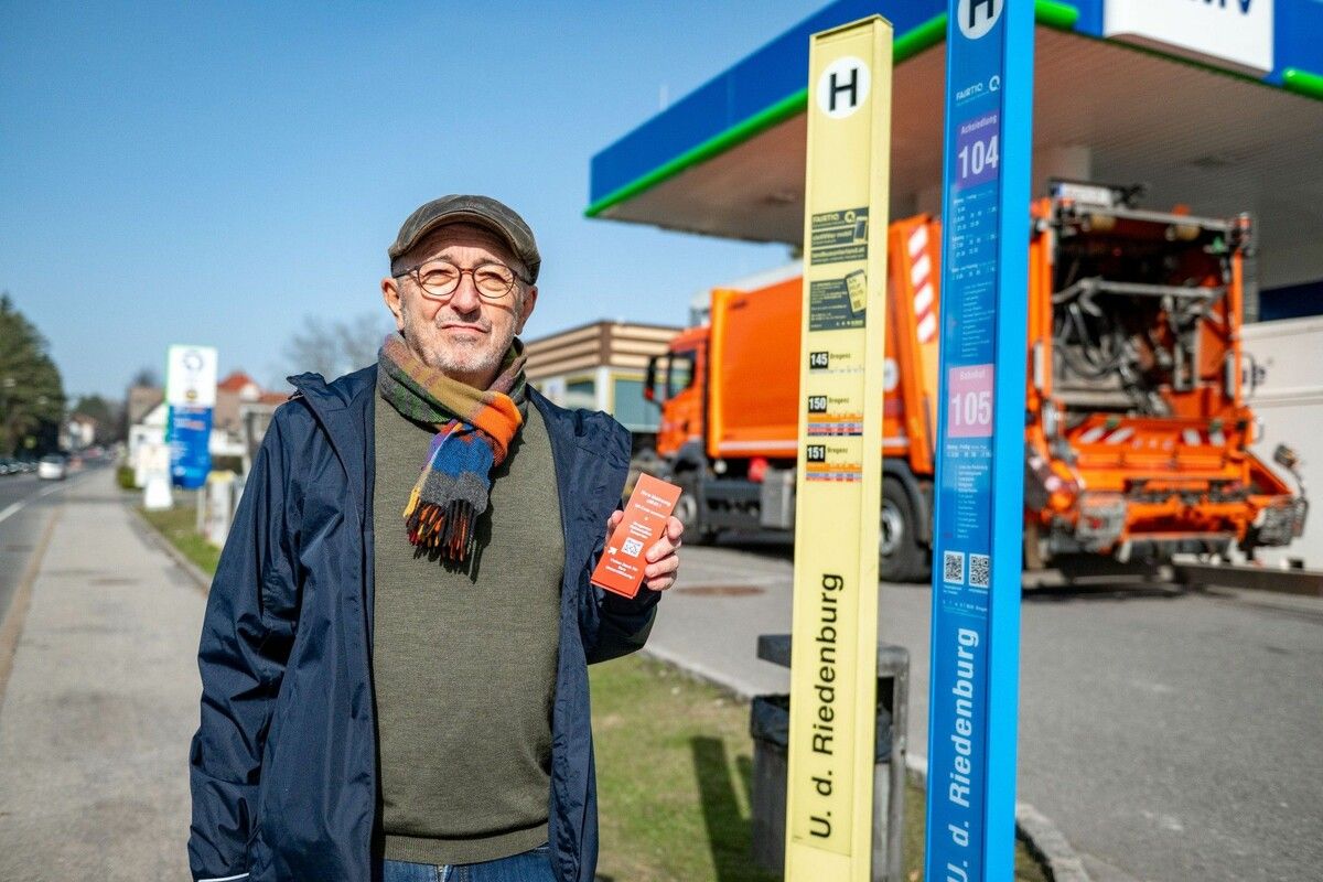 Laut Peter Jakubitz fehlen oft Wetterschutz oder Sitzplätze, manche Stationen sind sogar verschmutzt.⇒VN/Rhomberg