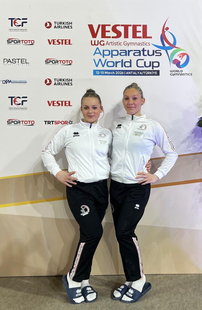 Leonie Gschliesser (l.) und Leni Bohle beim Weltcup in Antalya.⇒Turnsport Vorarlberg