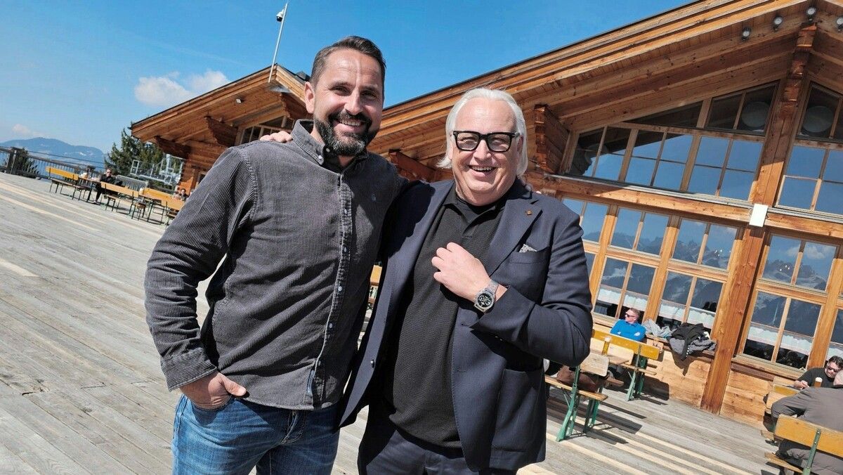 Matthias Lechthaler und Johann „Hansi“ Bandl gemeinsam beim Alpengasthof Muttersberg.⇒Andreas Seeburger (3)