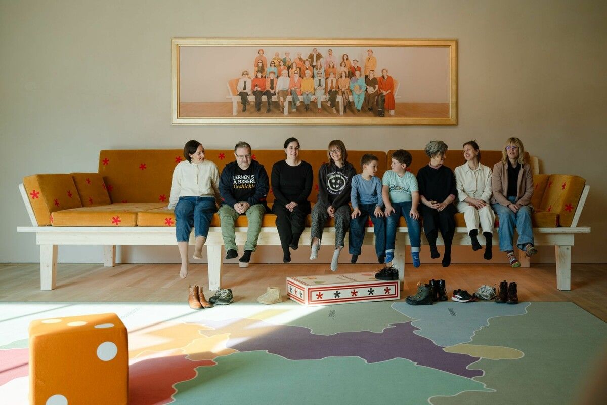 Mit der „Ghörigen Stube*” schafft das vorarlberg museum einen neuen Ort des Verweilens.⇒Sarah Mistura