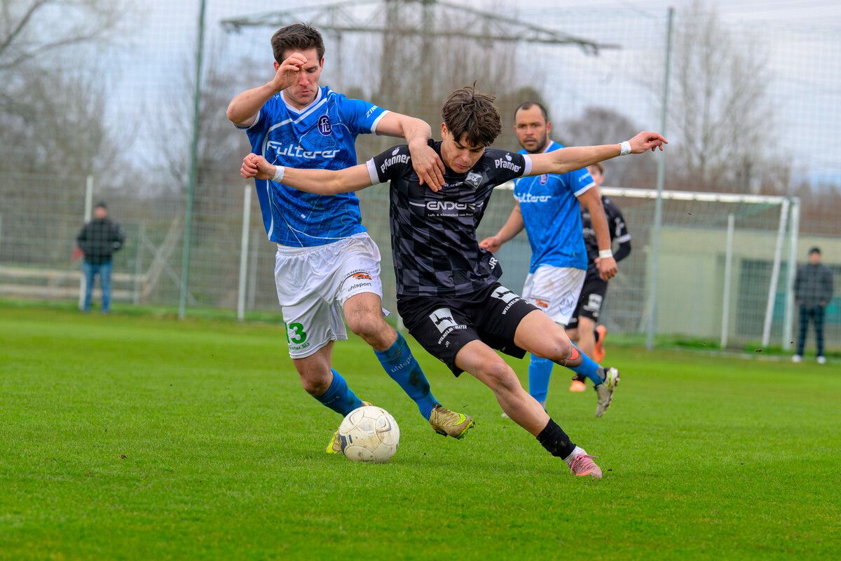 Nemanja Krstovic (r.) zählte zu den Aktivposten bei Altach Juniors. ⇒VN-Schöller