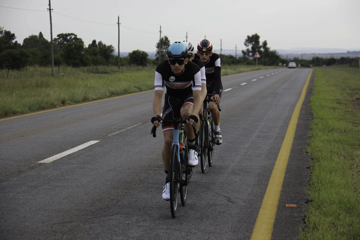 Noah Künz (vorne) und im Windschatten sein Bruder Samuel.⇒???