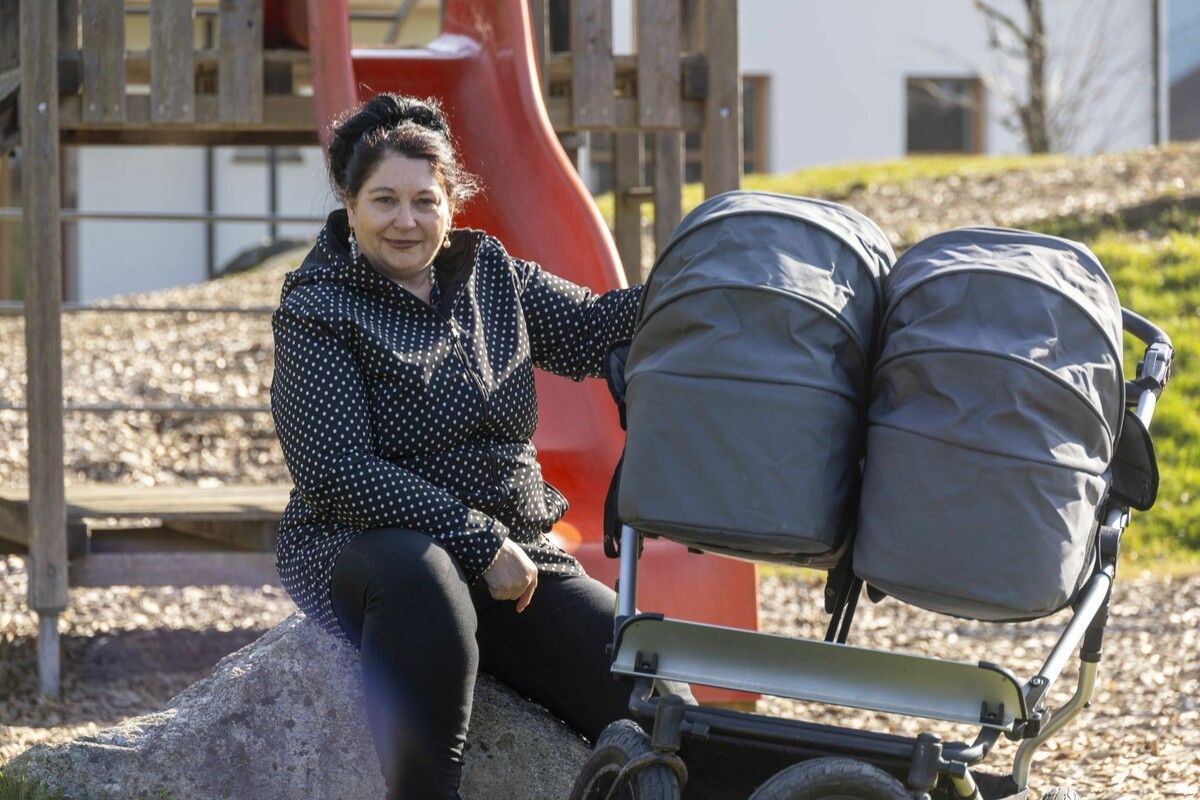 Patrizia hat in der Bereitschaftspflege Zwillinge im Alter von vier Wochen bekommen. Nun sind sie drei Monate alt. ⇒VN/Paulitsch