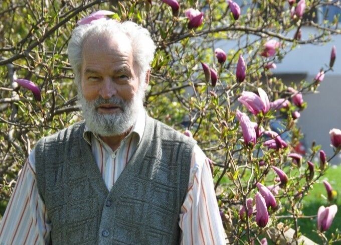 Pfarrer Helmut Rohner hielt sich gerne in der Natur auf. Bäume und Blumen faszinierten ihn.⇒