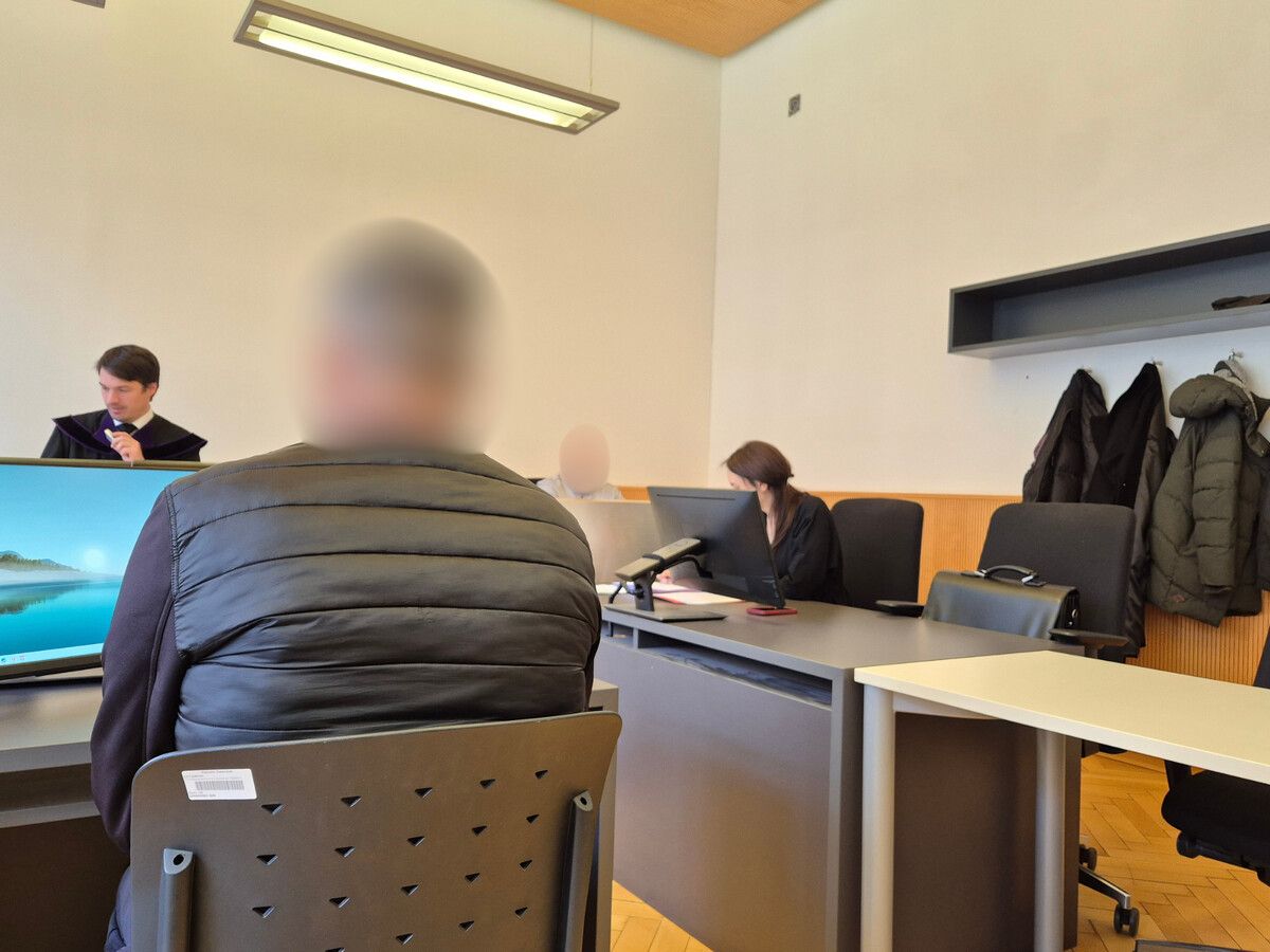 Richter Theo Rümmele beschäftigte sich mit der Frage, ob der Angeklagte sich das Luxusfahrzeug mit falschen Angaben erschleichen wollte.⇒Eckert