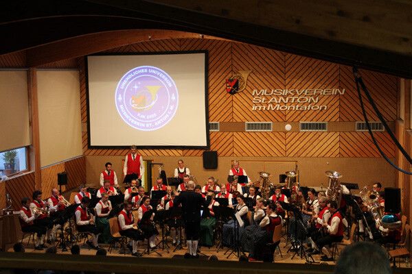 Schwungvolle Klänge und bekannte Jazzmelodien erwarten das Publikum beim Frühjahrskonzert in St. Anton. ⇒Musikverein St. Anton i.m.