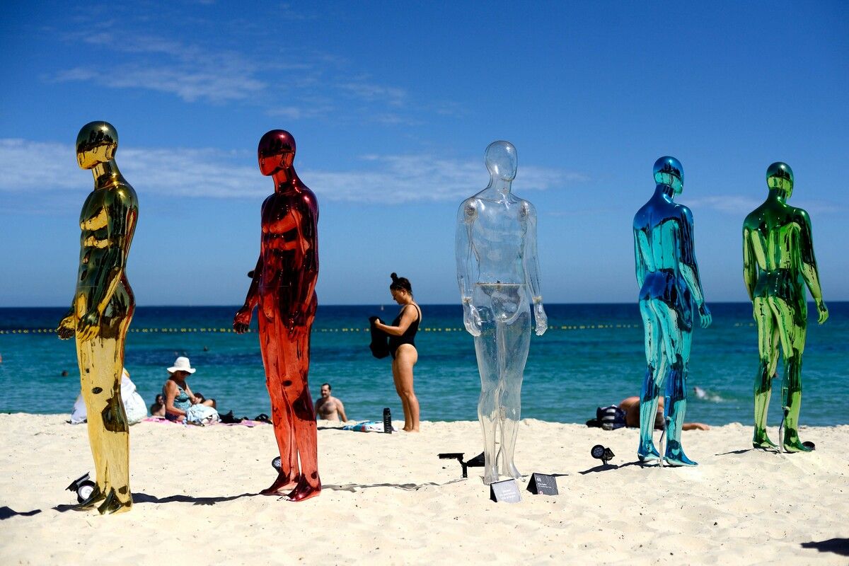 „Sculptures by the Sea“: Am Cottesloe Beach in Perth in Australien zieht die Installation „ART (Artificial Real Time)“ von Erica Zaino die Blicke auf sich. AFP (5)