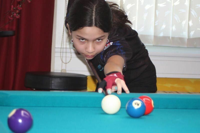 Selina Scherrer holt sich den U-17-Landesmeistertitel im Poolbillard.⇒Thomas Knobel