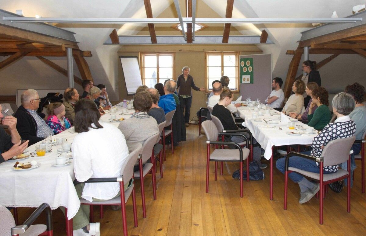 Theresia Ostermann erklärte, wie Lebendigkeit von Böden sichtbar gemacht werden kann.⇒mso (3)