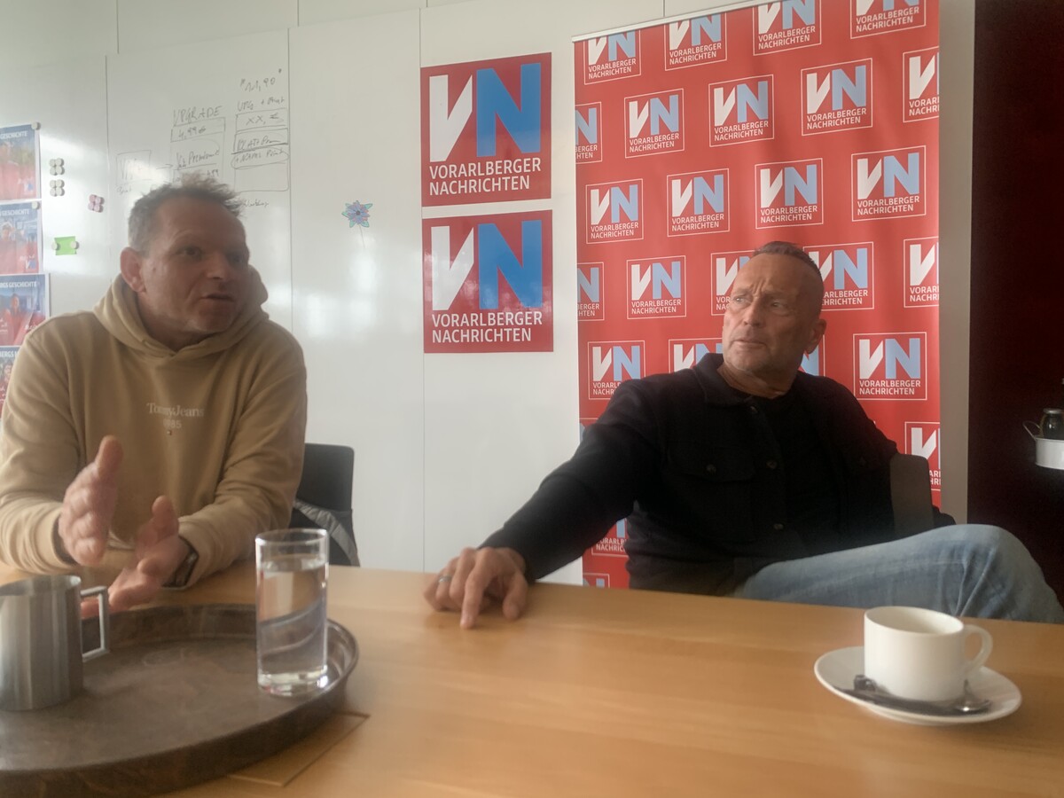 Thomas Fricke (rechts), Clubpräsident bei SW Bregenz, und der neue Sportkoordinator Patrick Schneider informieren über die strukturellen Veränderungen bei SW Bregenz. ⇒adam