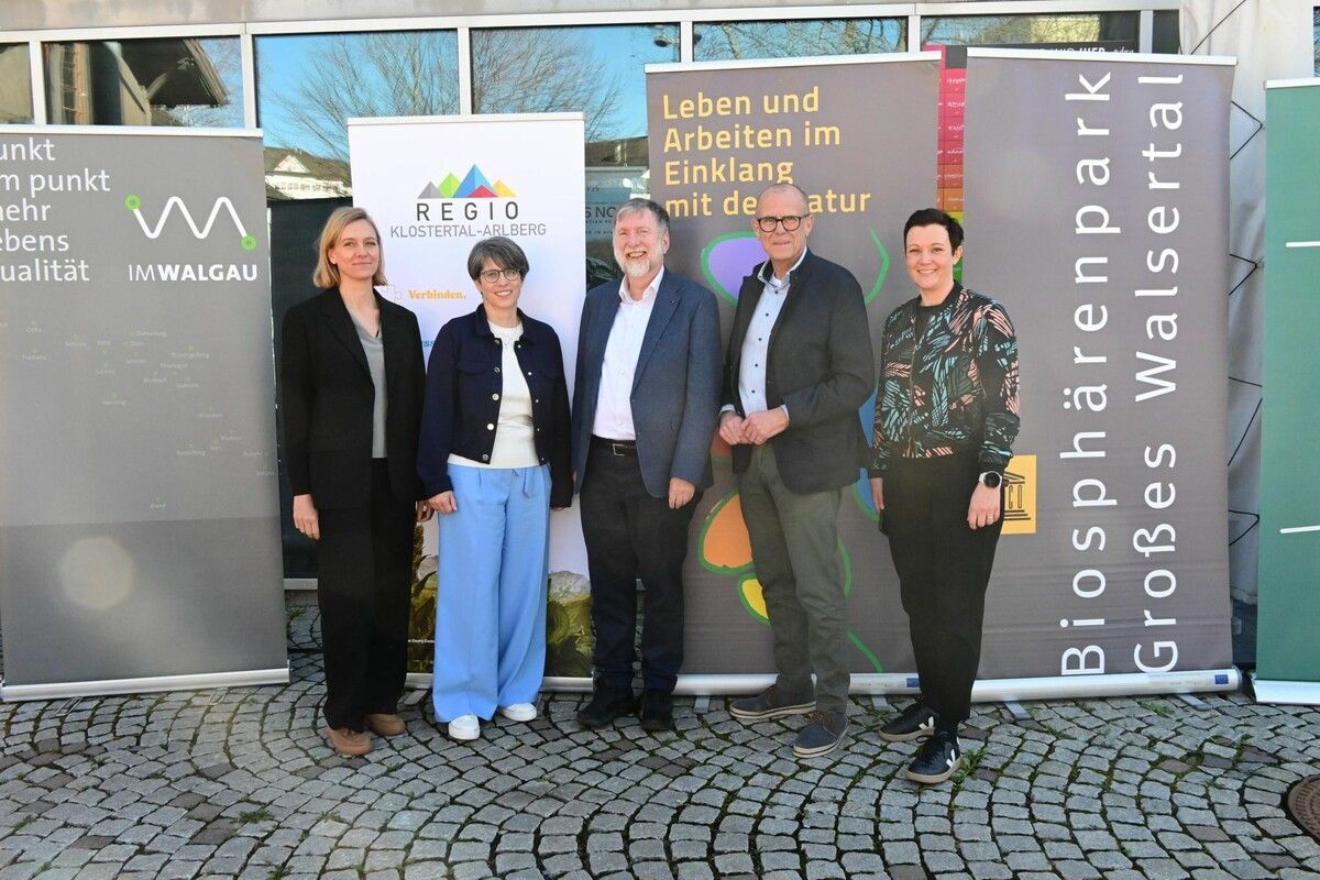 v.l.: Eva Lingg-Grabher (raumlink), Brigitte Trauts (KPV Jagdberg), Prof. Franz Kolland (Uni Krems), Walter Gohm (Bgm. Frastanz) und Eva-Maria Hochhauser-Gams (GF Regio Im Walgau). ⇒V:Süd