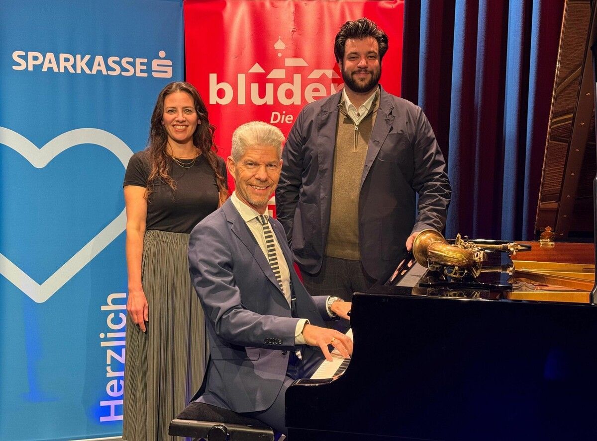 V.l.: Kulturamtsleiterin Daniela Beck, Vorstandsdirektor der Sparkasse Bludenz Thomas Schreiber und Kulturstadtrat Cenk Dogan.⇒ stadt bludenz