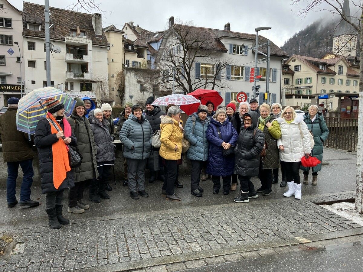 Winterliche Kutschenfahrt und Bahnfahrt durch Graubünden begeisterten 35 Mitglieder von Vorarlberg 50Plus Lustenau. ⇒Vorarlberg 50Plus Lustenau