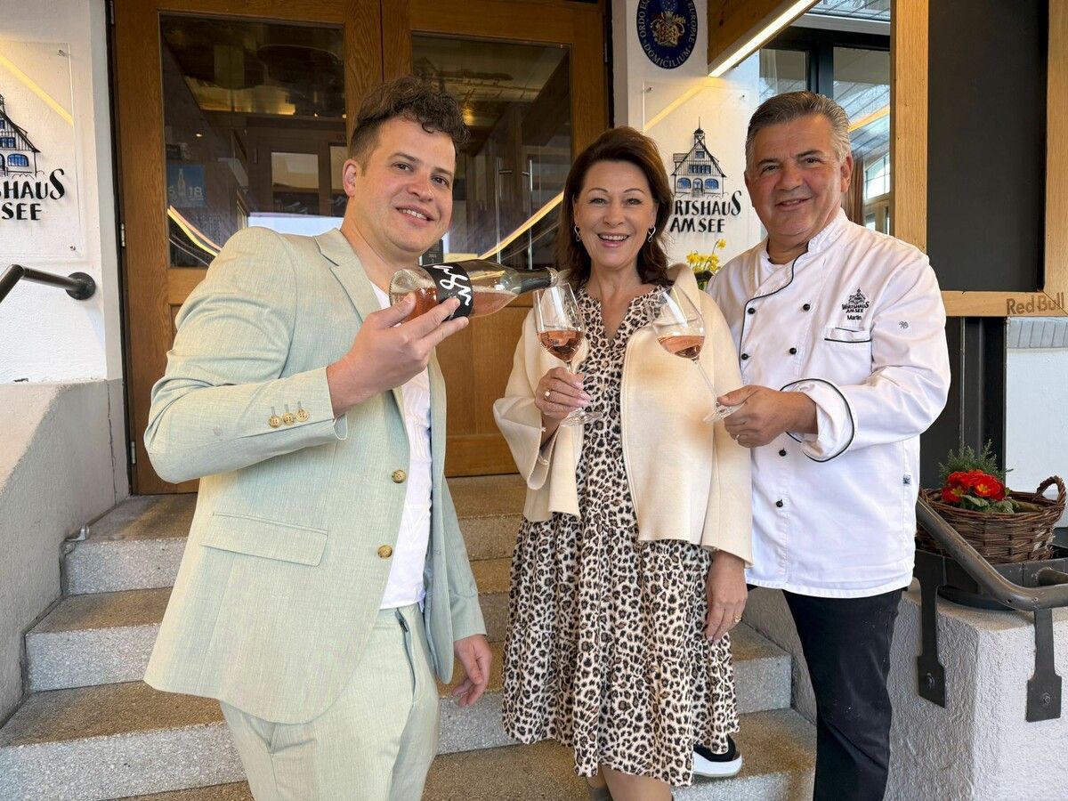 Winzer Wolfgang Hagn begrüßte mit Daniela und Martin Berthold die Gäste zum Kulinarium.⇒Franc