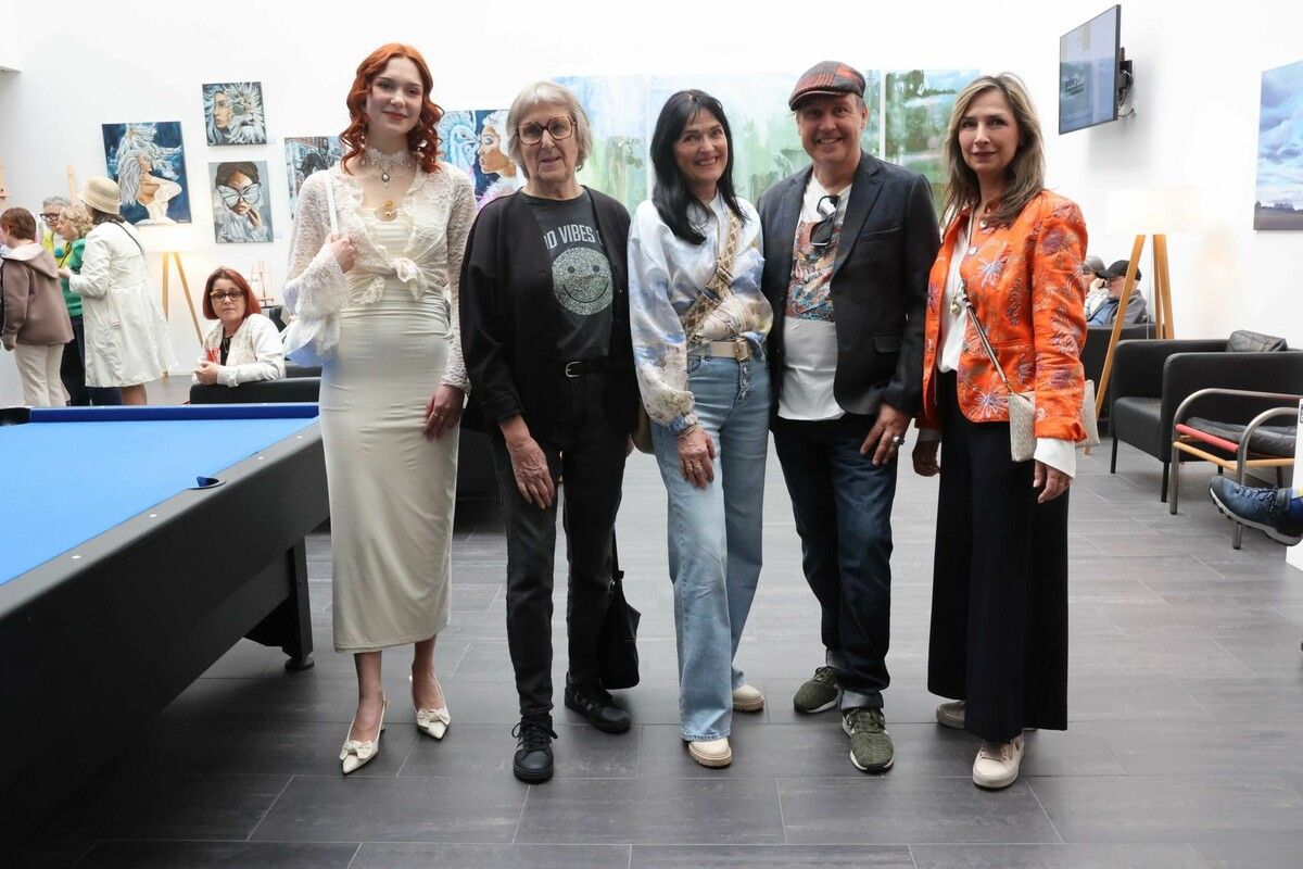 „young.ART Award“-Gewinnerin Viktoria Neff, Künstlerinnen Hilde Fenkart und Andrea Fesenmayr, Projekt-Mastermind Andreas Ender und Künstlerin Iris Niederer.⇒Arno Meusburger