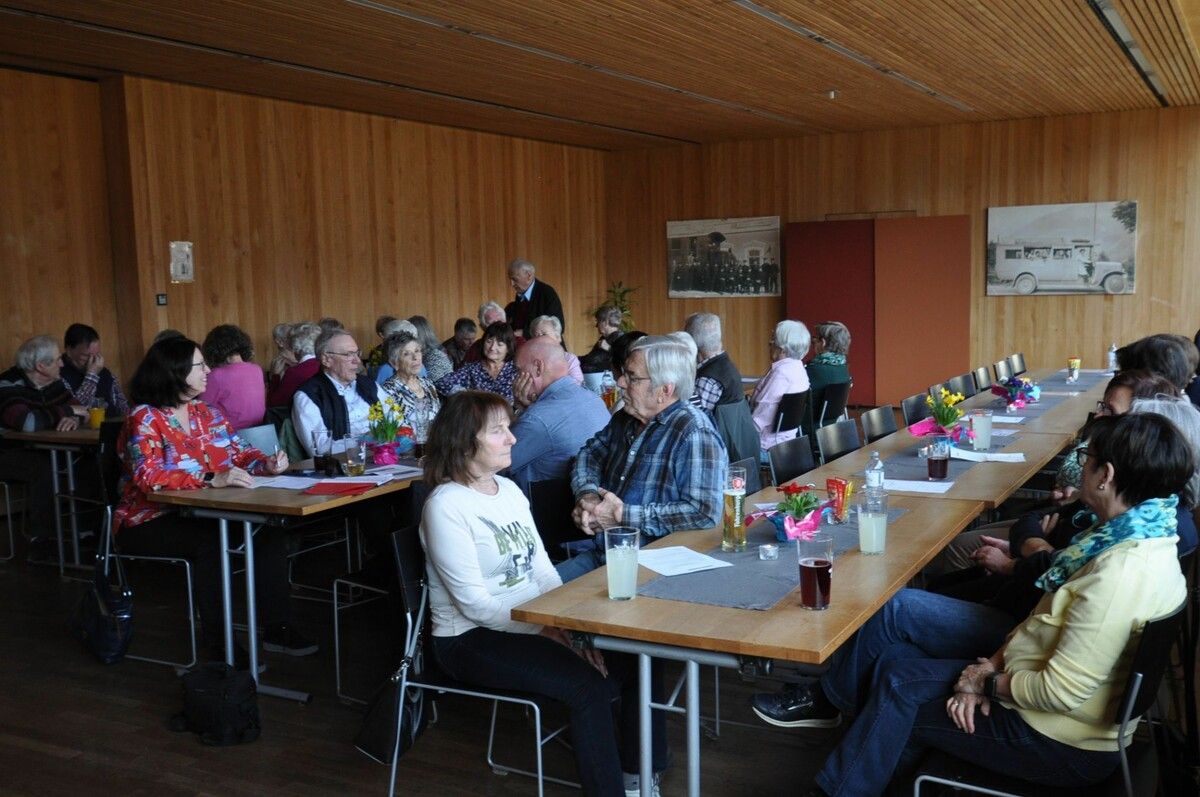 Zahlreiche Seniorinnen und Senioren folgten der Einladung zur Vereinsversammlung.⇒hab