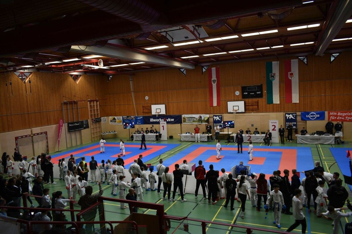 Zu Ehren von Gründer Harald Ellensohn: Karate-Nachwuchs gibt sich in Götzis die Ehre. ⇒Verein (2)