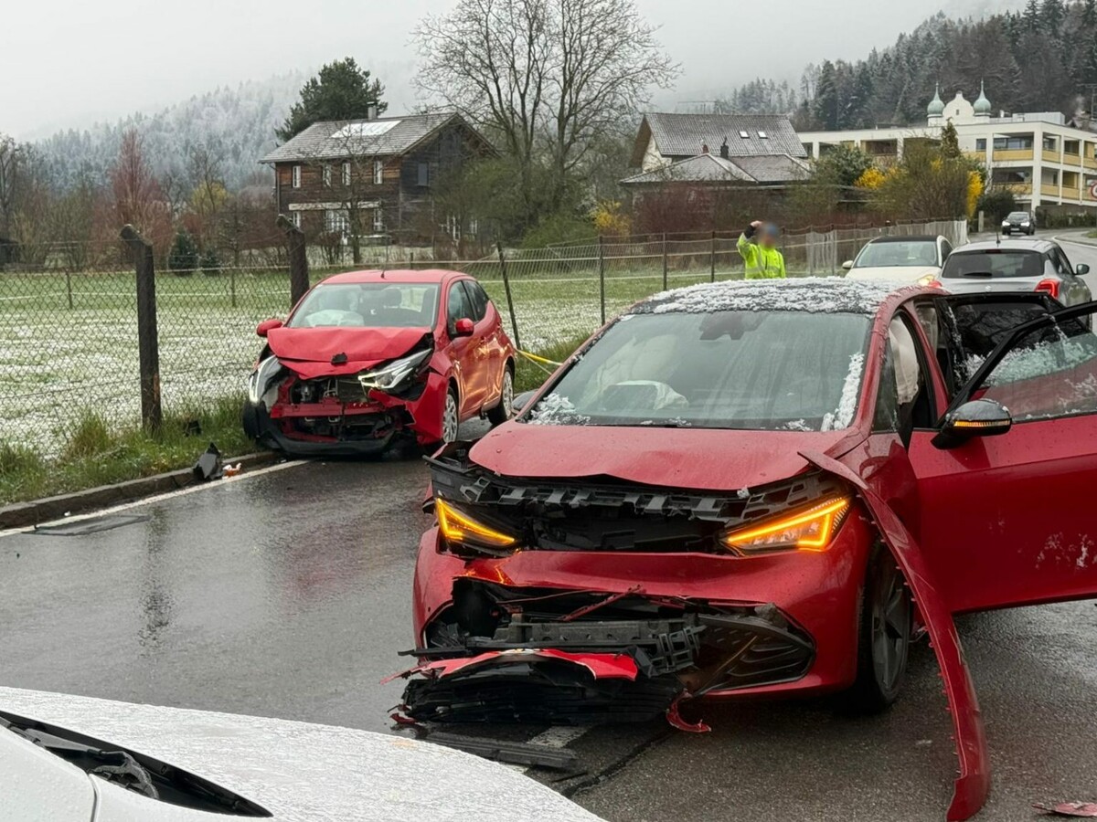 Zwei Pkw kollidierten am Donnerstagmorgen auf der L11. ⇒VOL/Vlach