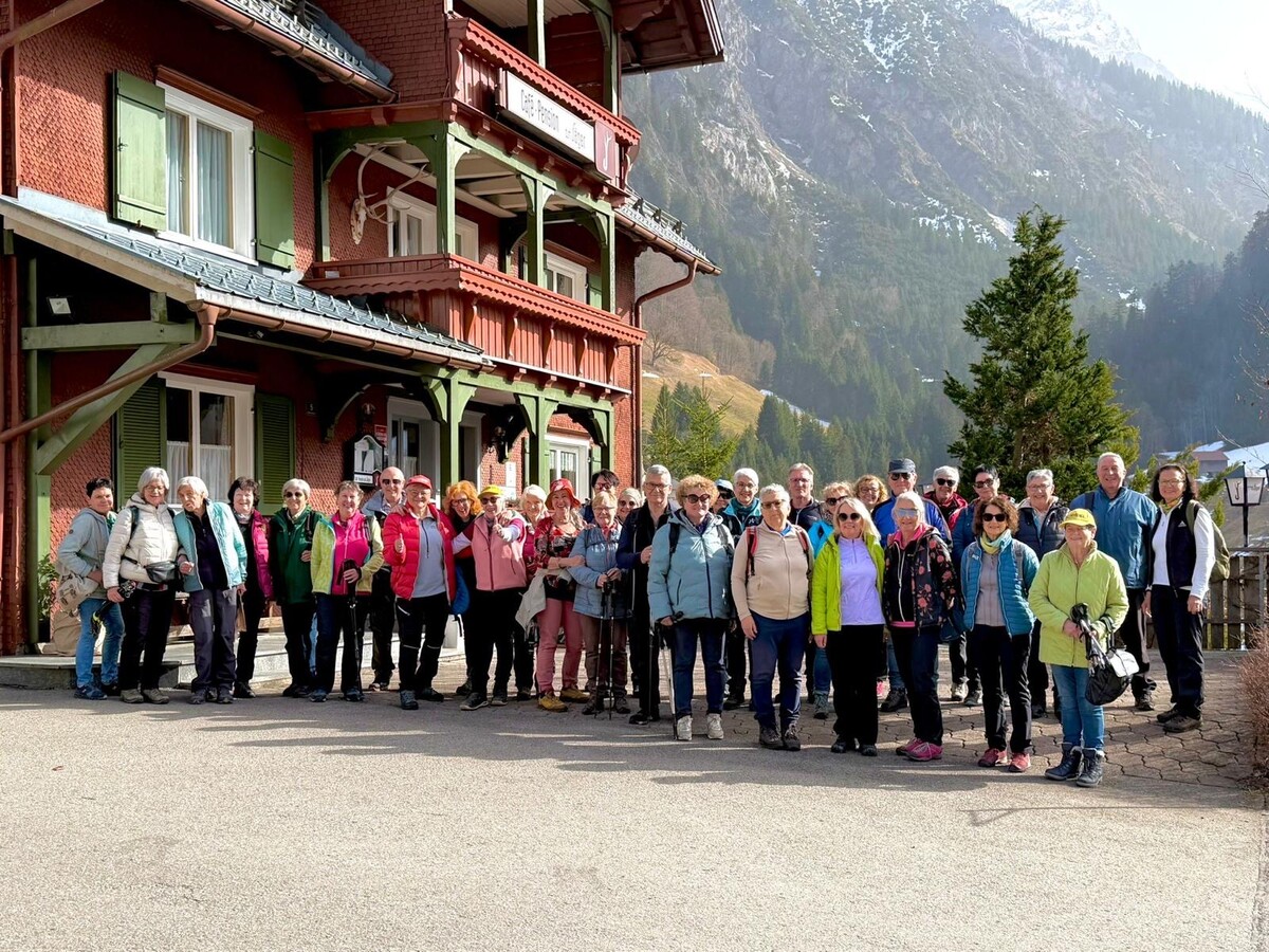 34 Wanderer genossen die Märztour von Garsella nach Buchboden bei idealem Wanderwetter.⇒ Kneipp-Aktiv-Club Rankweil