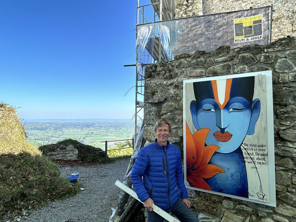 Aaron Stöckls Wanderbilder  sind bis zum 4. Oktober auf der  Burgruine Alt-Ems frei zugänglich zu besichtigen. ⇒Dieter Heidegger