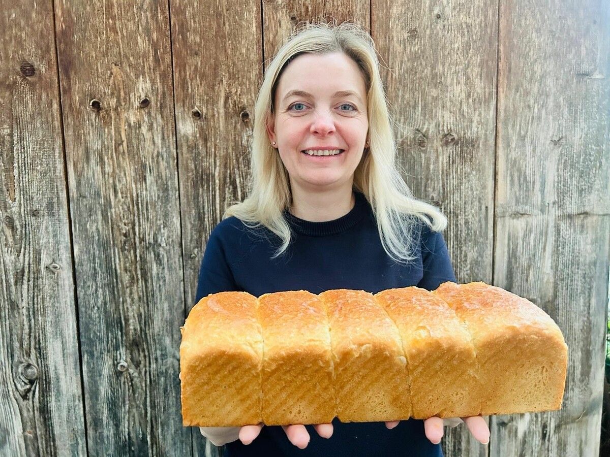 Alexandra von Backduft präsentiert ihr frisch gebackenes Toastbrot. ⇒AFB (2)