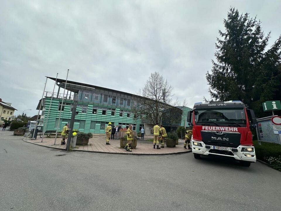 Am Mittwoch ist das Harder Rathaus evakuiert worden. ⇒VOL.AT/Mayer