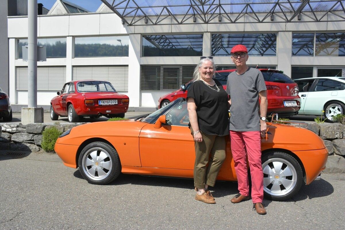 Andrea Platter und Stefan Oberhuber mit ihrer Fiat Barchetta.⇒bp (2)