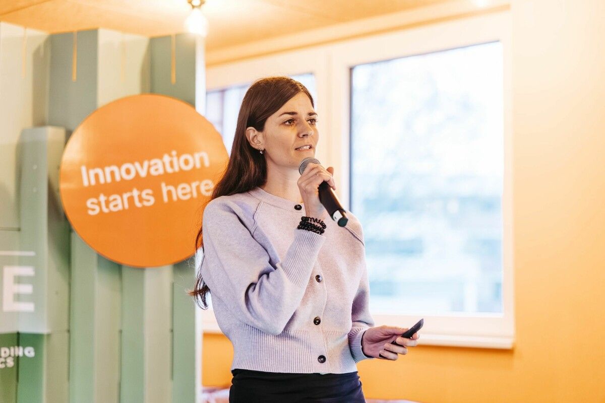 Anna Maria Grausgruber stellte das Geschäftsmodell des Startups in Götzis vor.⇒Sams (2)