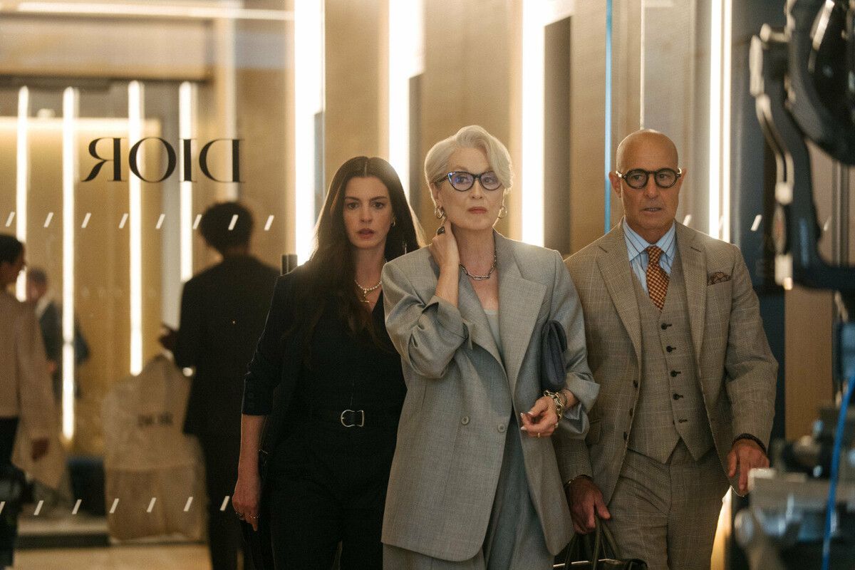 Anne Hathaway, Meryl Streep und Stanley Tucci kehren in ihre ikonischen Rollen zurück.⇒20th Century Studios