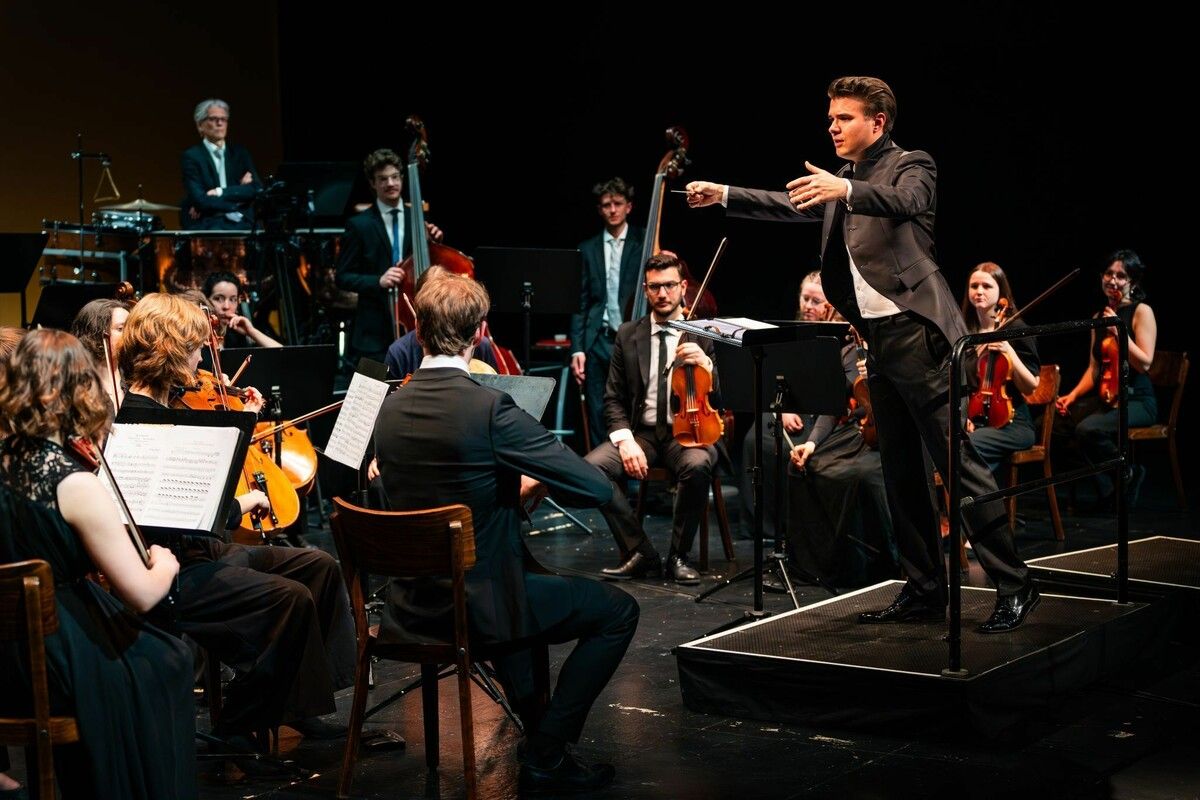 Bei den Osterkonzerten der Camerata Musica Reno erlebte das Publikum ein intensives Zusammenspiel von Erzählkunst und Klang.⇒Lukas Grabher (2)