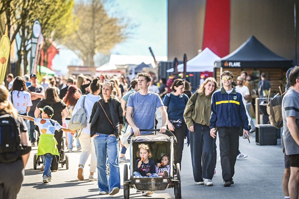 Besucher informierten sich bei der „Schau!“ über die neuen Themenwelten und die sechs SCHAUplätze der Frühjahrs- und Freizeitmesse.⇒Schau/Mittelberger