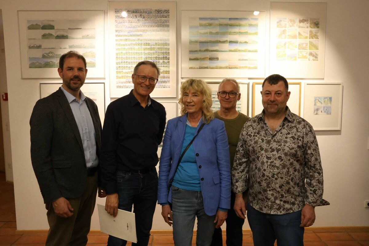 Bildungshaus-GF Christof Abbrederis, Künstler Roland Haas, Vernissagerednerin Ingrid Bertel, Kurator Georg Vith und Glasermeister Martin Bauer.⇒Arno Meusburger