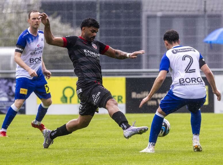 Bizau Goalgetter Uelder Barbosa Mendes traf und hatte zweimal per Kopf Pech. ⇒paulitsch