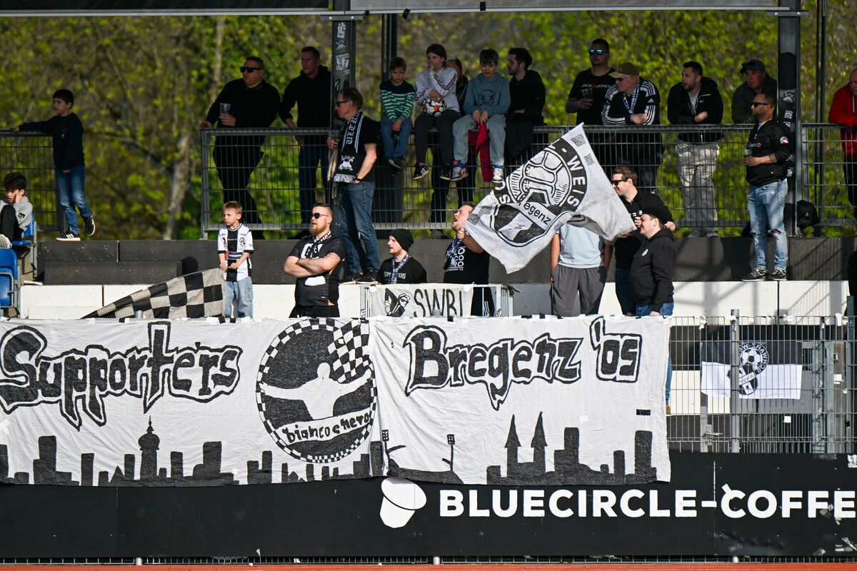 BREGENZ,AUSTRIA,06.APR.26 - SOCCER - ADMIRAL 2. Liga, Schwarz Weiss Bregenz vs SK Sturm Graz II. Image shows fans of Bregenz. Photo: GEPA pictures/ Oliver Lerch