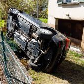 Plötzlich lag ein Auto im Garten