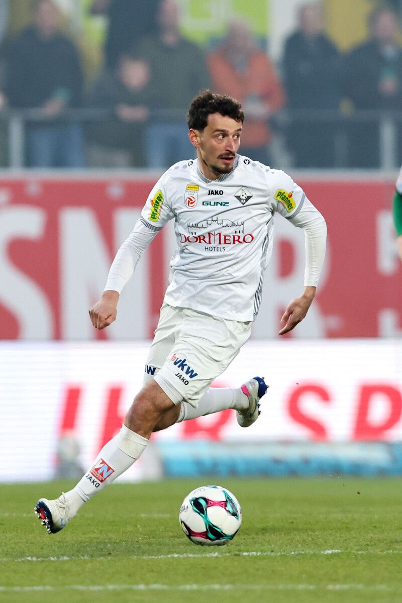 Das „Defensiv-Hirn“ im SCRA-Mittelfeld: Vesel Demaku.⇒gepa