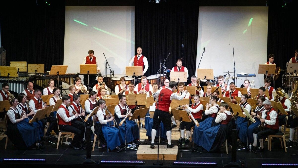Das einstudierte Programm überzeugte beim Frühjahrskonzert des Musikvereins Buch. ⇒Michel Hannes Stocklasa (3)