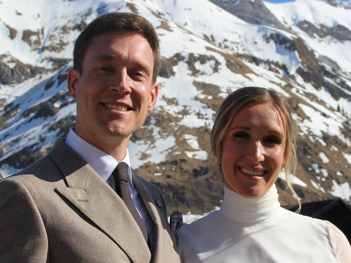 Das erste Foto von Anne-Catherine und Denis als Frisch-Vermählte: Erinnerung an einen denkwürdigen Tag und Vorfreude auf den nächsten Urlaub am Hochtannberg. ⇒stp (3)