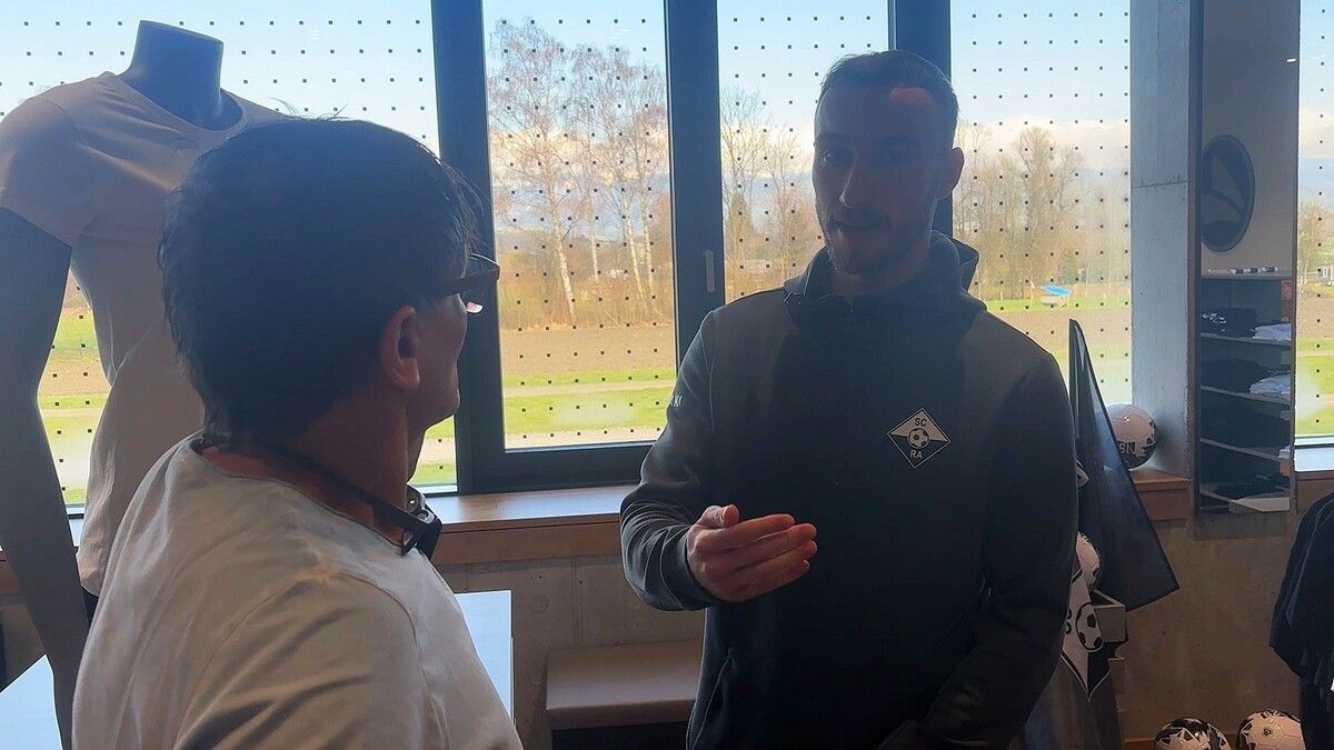 Das Interview zum Spiel mit Mike Bähre fand im neuen SCRA-Superstore statt.⇒VN