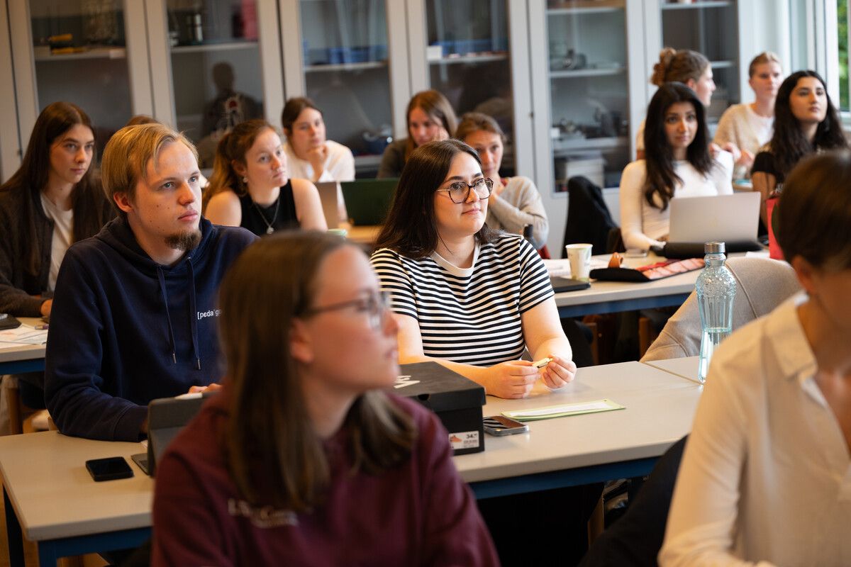 Das Lehramtsstudium wird reformiert und soll künftig schneller in den Beruf führen.⇒PHV