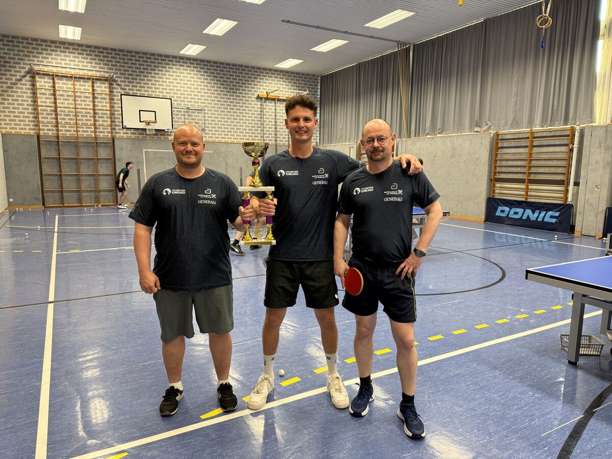 Das Meisterteam des UTTC Kennelbach in der Tischtennis-Landesliga (v. l.): Maximilian Knieper, Matthias Sutterlüti und Markus Jäger.⇒Verein