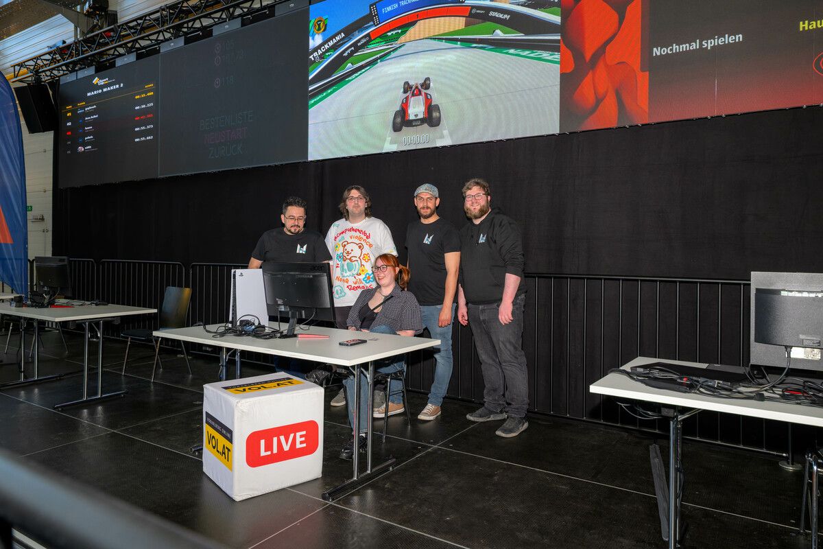 Das Team um Felix Salcher kümmert sich um alle Anliegen.⇒Schöller